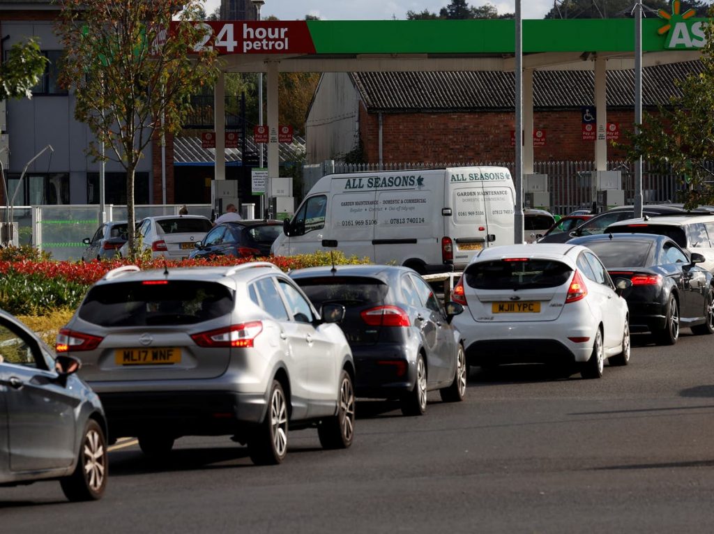 Kryzys paliwowy w Wielkiej Brytanii - na żywo: racjonowanie benzyny z powodu paniki w obawach przed świątecznym chaosem dostaw