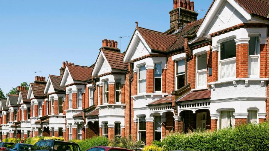 Pożyczkodawcy podnoszą oprocentowanie kredytów hipotecznych w Wielkiej Brytanii w miarę rozprzestrzeniania się obaw o inflację
