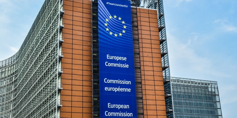 Unia Europejska może zatwierdzać polskie i węgierskie plany wydatków - na warunkach - urzędnicy