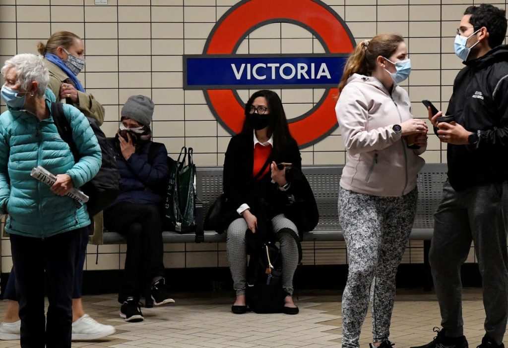 Strajk w londyńskim metrze: osoby dojeżdżające do pracy stają w obliczu chaosu, gdy maszyniści głosują za wycofaniem się