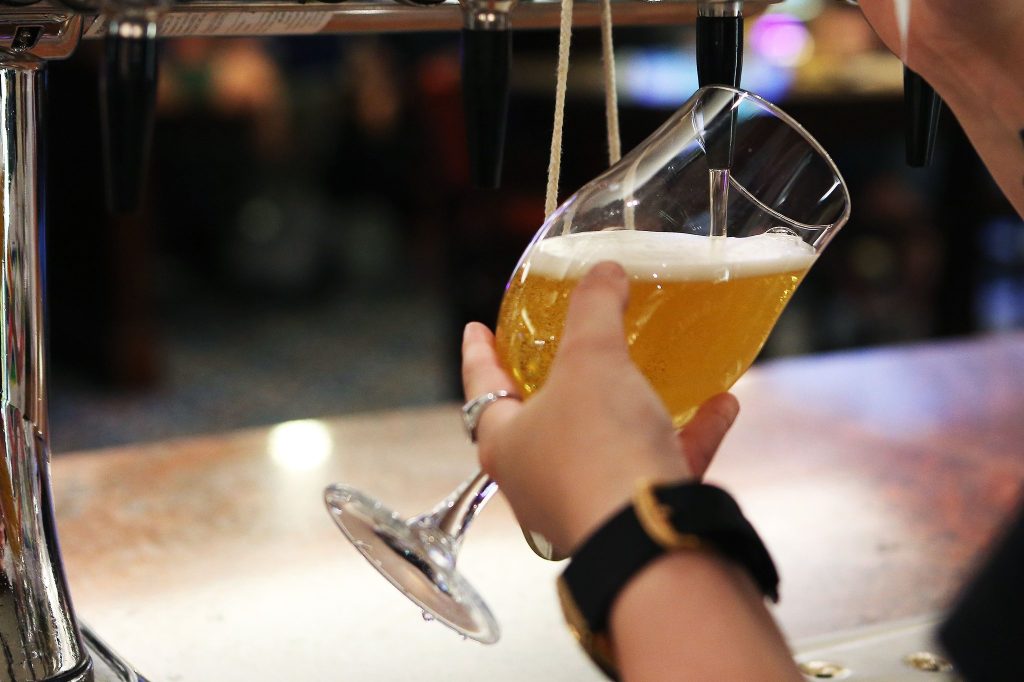 Piwo może kosztować nawet 7 funtów za kufel, ponieważ puby przygotowują się do podniesienia cen o 50 pensów