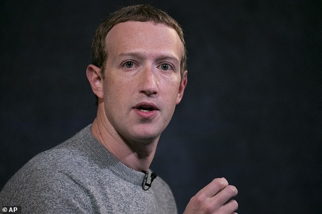 Mark Zuckerberg stracił kolejne 1,9 miliarda dolarów w piątek rano, gdy akcje Facebooka nadal spadały