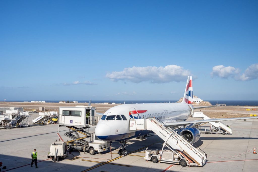 Świetny prawnik rozpoczyna lot British Airways po tym, jak niania rodziny odmawia miejsca w klasie biznes