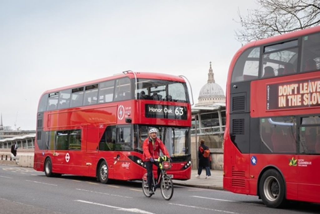 Transport dla Londynu planuje przyspieszyć autobusy: brak przystanków na przystankach, zakaz ruchu samochodów