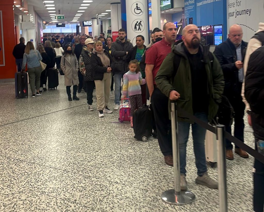 easyJet odwołuje ponad 200 lotów w weekend z powodu chaosu związanego z podróżami po lotnisku