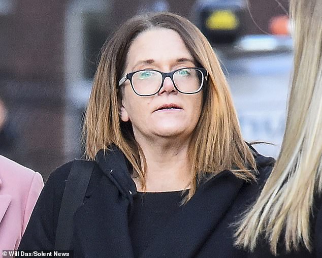 Obwiniała oszustwa finansowe za swoje problemy po rozwodzie i twierdziła, że ​​jest winna windykatorom 20 000 funtów (na zdjęciu) Vicki Fortune