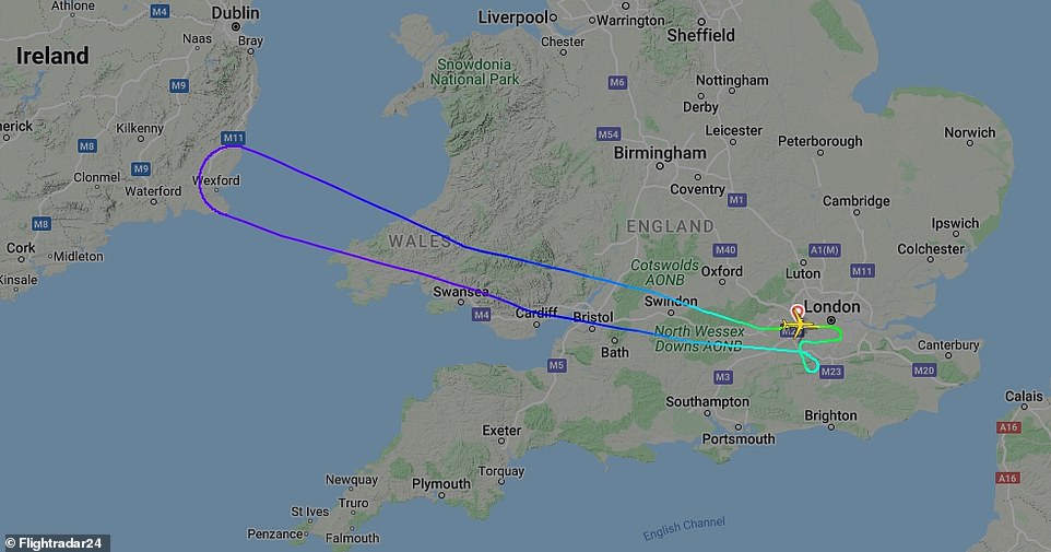Airbus A330, zaledwie 40 minut przed lotem do Nowego Jorku, zamówił powrót na Heathrow podczas lotu nad Irlandią
