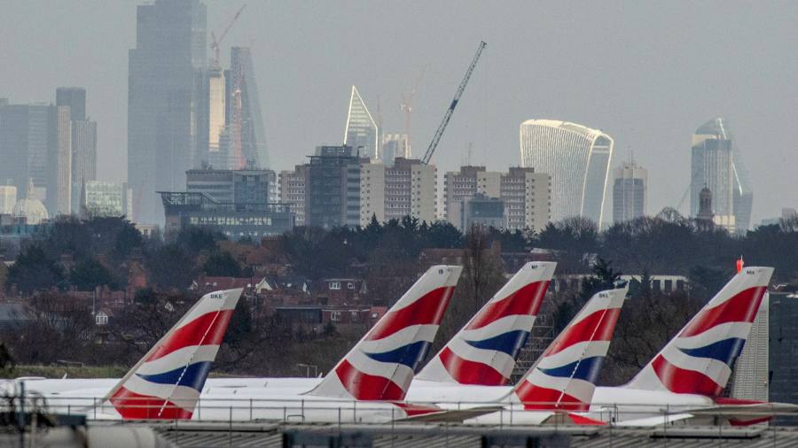 British Airways ogranicza loty, ponieważ walczy o ponowne zatrudnienie po zwolnieniu 10 000 pracowników