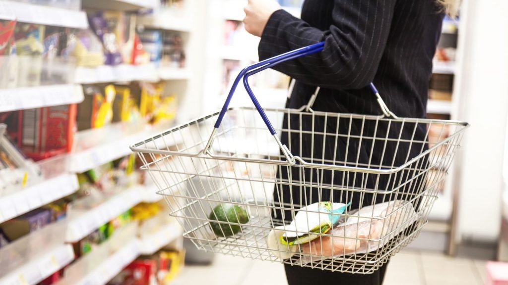 Koszty utrzymania: Minister „nieco zaskoczony” „przerażającym” ostrzeżeniem BOE o cenach żywności |  wiadomości o polityce