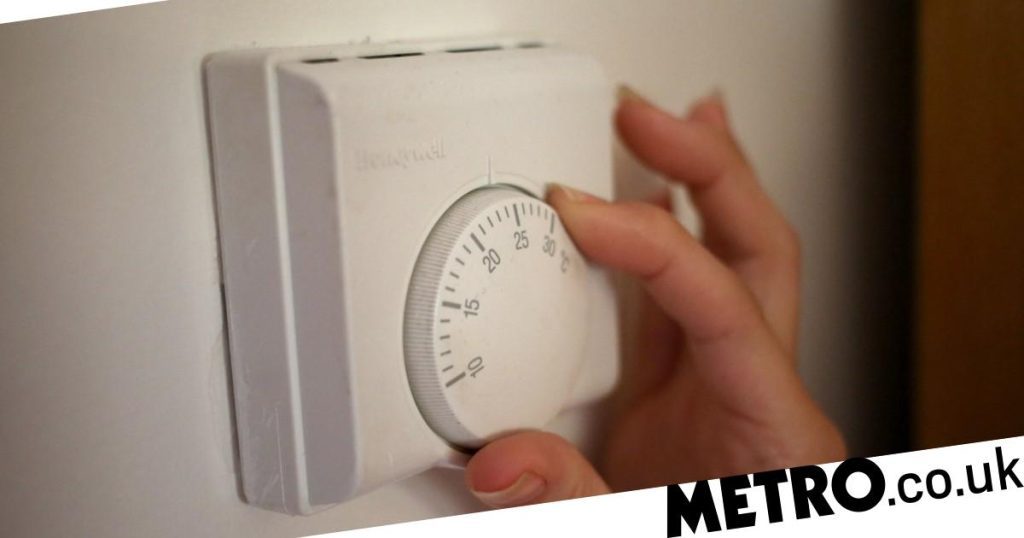 Brytyjczycy mogą zostać poproszeni o obniżenie temperatury i jedzenie później, aby uniknąć przerw w dostawie prądu