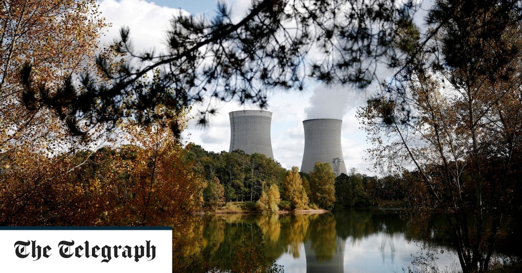 Macron wlewa gorącą wodę z powrotem do francuskich rzek, aby uniknąć wyłączenia elektrowni jądrowych