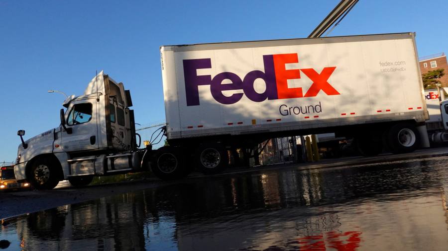 Akcje FedEx spadają po ostrzeżeniu o zarobkach związanym z ponurą gospodarką