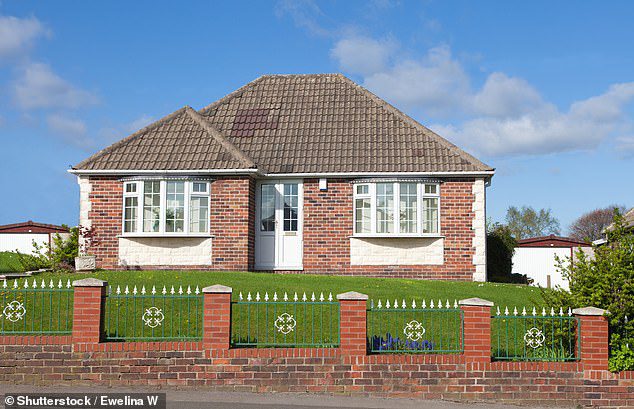 Dylemat własności: moje dzieci dały mi 80 000 funtów na zakup bungalowu emerytalnego, ale nie mogą być wymienione jako współwłaściciele (zdjęcie zapasowe)
