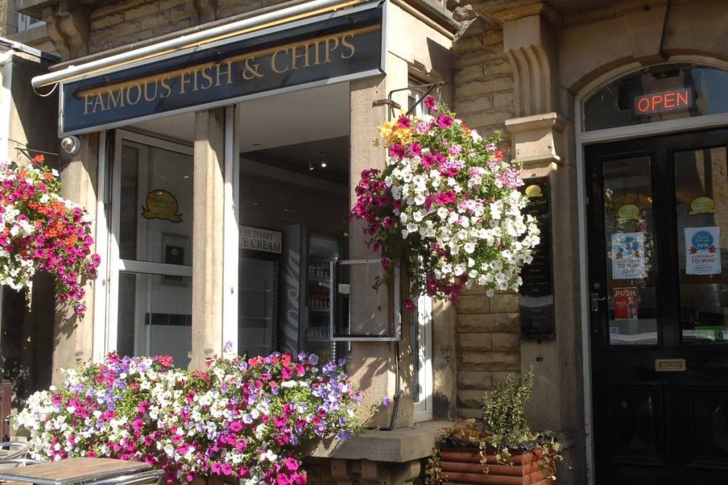 Rybołówstwo Yorkshire: Sieć Fish and Chips zamyka pięć sklepów po wejściu do zarządu