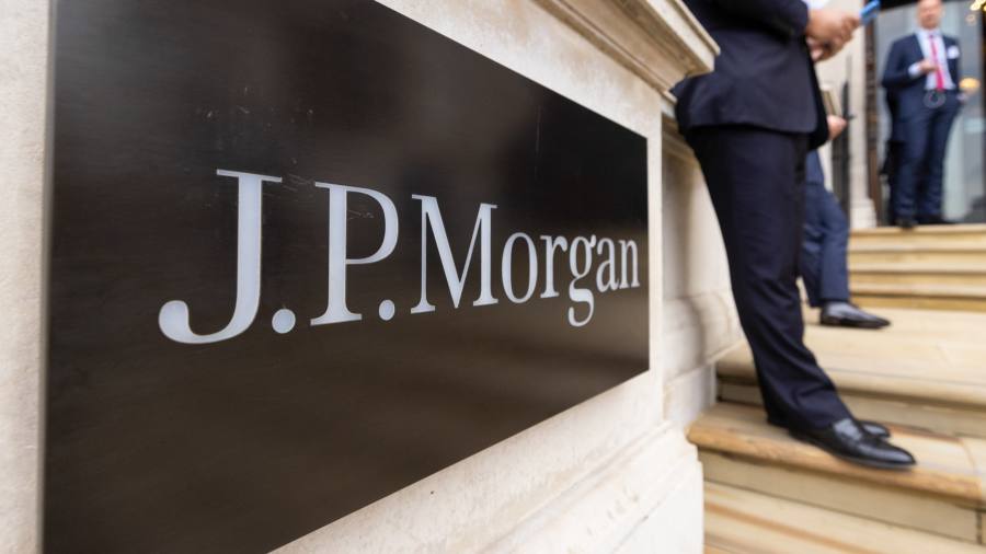 Zysk JPMorgan spada, ponieważ rezerwy na straty kredytowe rosną wraz ze wzrostem trudności