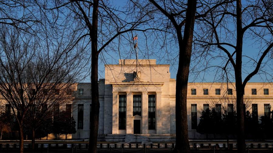 Fed podnosi stopy procentowe o pół punktu, gdy banki centralne wkraczają w nową fazę
